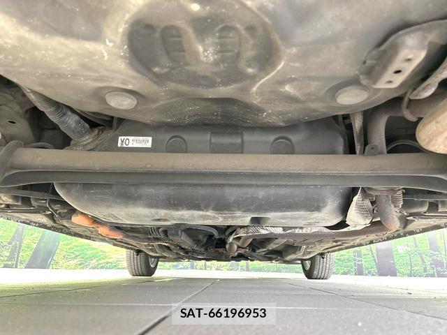 Toyota AQUA 2012-03 8280405-18