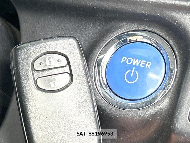 Toyota AQUA 2012-03 8280405-2