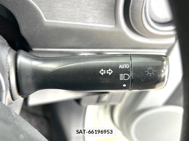Toyota AQUA 2012-03 8280405-4