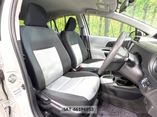 Toyota AQUA 2012-03 8280405-8