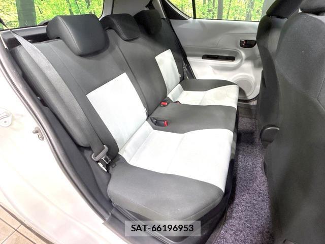 Toyota AQUA 2012-03 8280405-9