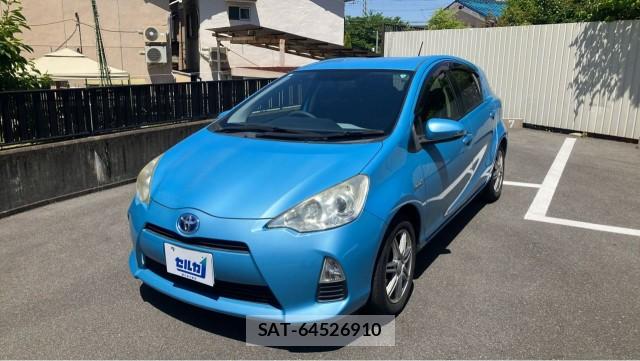 Toyota AQUA 2013-08 8280519-0