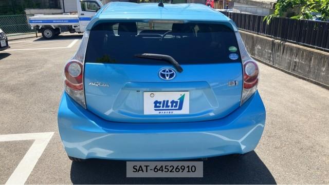 Toyota AQUA 2013-08 8280519-1