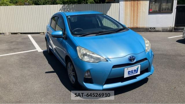 Toyota AQUA 2013-08 8280519-11