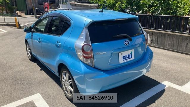Toyota AQUA 2013-08 8280519-12