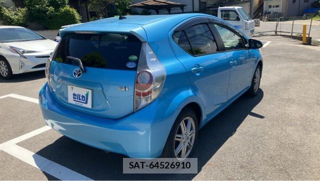 Toyota AQUA 2013-08 8280519-13