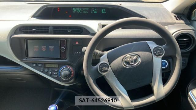 Toyota AQUA 2013-08 8280519-16