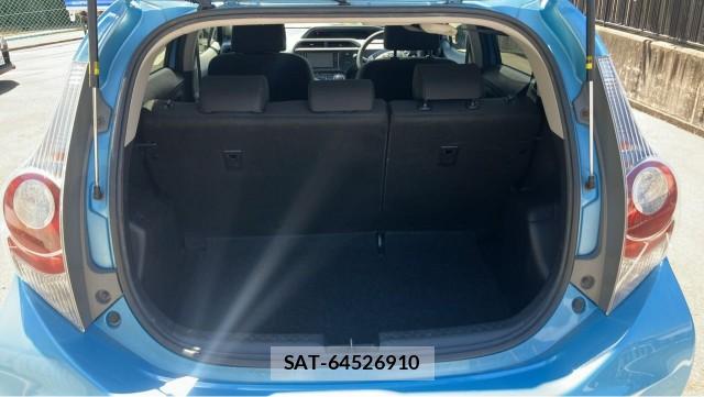 Toyota AQUA 2013-08 8280519-17