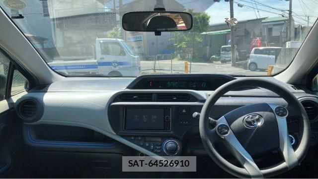 Toyota AQUA 2013-08 8280519-2