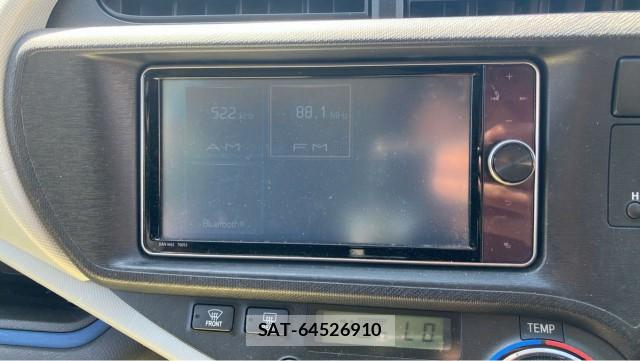 Toyota AQUA 2013-08 8280519-4