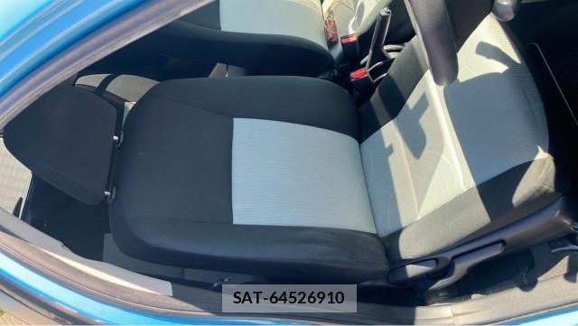 Toyota AQUA 2013-08 8280519-5