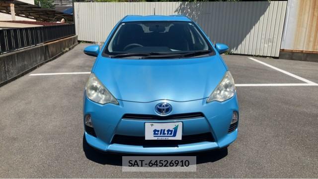 Toyota AQUA 2013-08 8280519-9