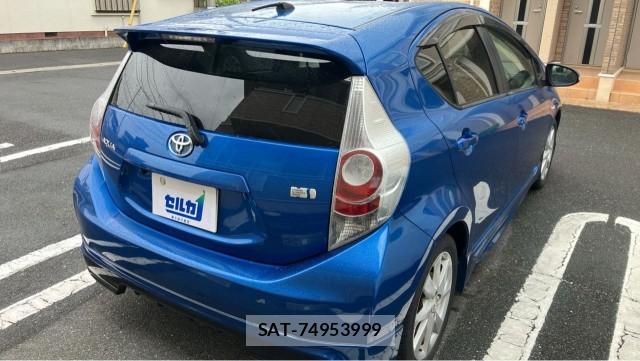 Toyota AQUA 2012-06 8280706-12