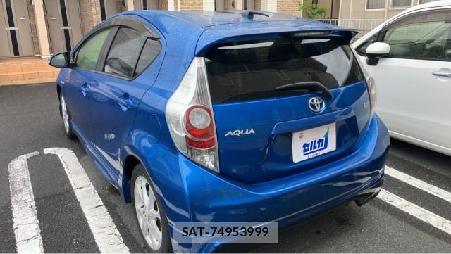 Toyota AQUA 2012-06 8280706-13