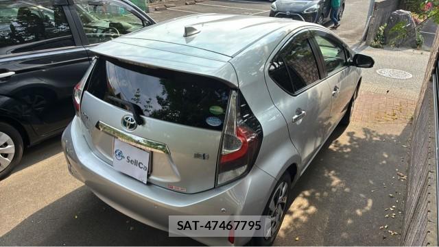 Toyota AQUA 2020-12 8280759-13