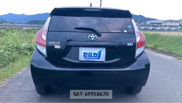 Toyota AQUA 2015-07 8280901-1