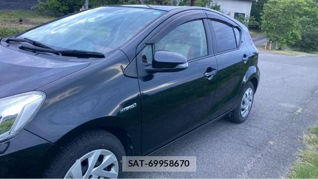 Toyota AQUA 2015-07 8280901-10