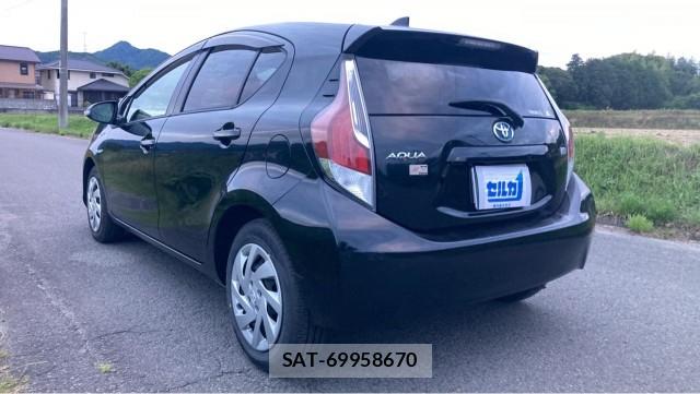 Toyota AQUA 2015-07 8280901-13