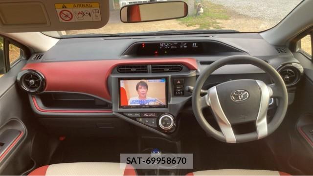 Toyota AQUA 2015-07 8280901-2