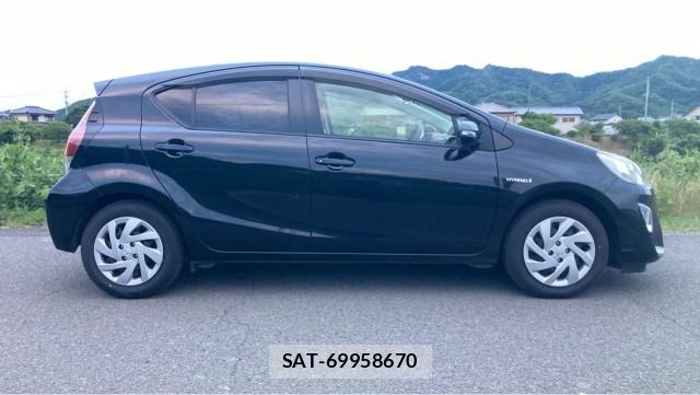 Toyota AQUA 2015-07 8280901-3