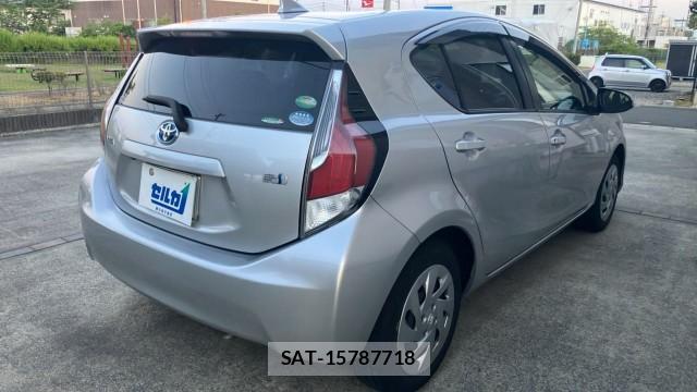 Toyota AQUA 2016-09 8280944-12