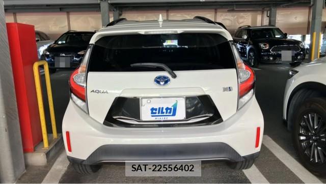 Toyota AQUA 2017-07 8280952-1