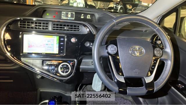 Toyota AQUA 2017-07 8280952-16
