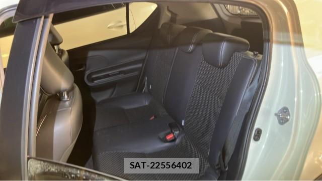 Toyota AQUA 2017-07 8280952-6