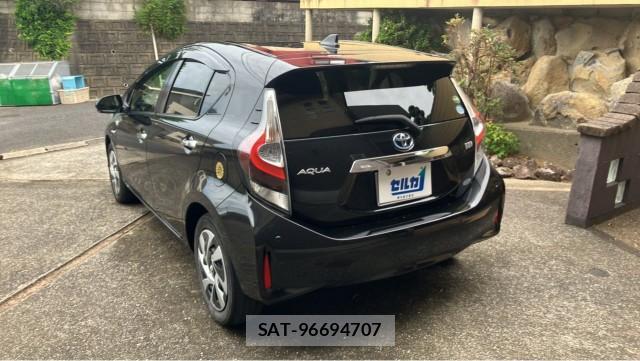 Toyota AQUA 2020-03 8281307-13