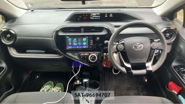 Toyota AQUA 2020-03 8281307-2
