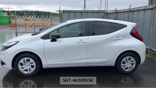 Toyota AQUA 2026-04 8281507-10