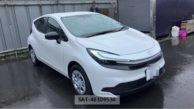 Toyota AQUA 2026-04 8281507-11