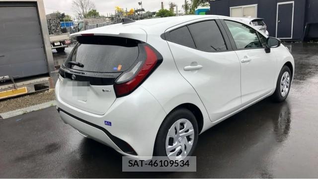 Toyota AQUA 2026-04 8281507-12