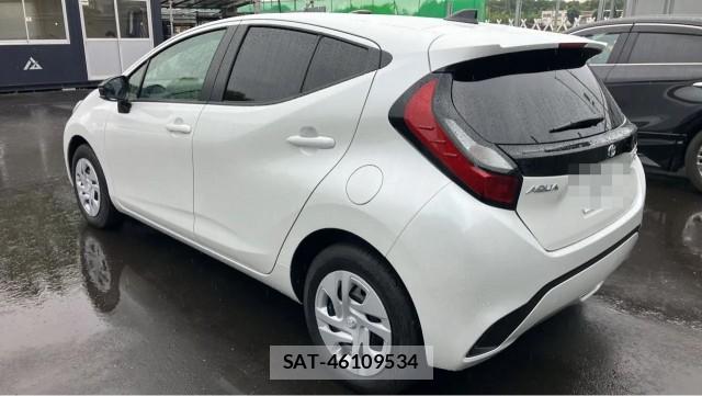 Toyota AQUA 2026-04 8281507-13