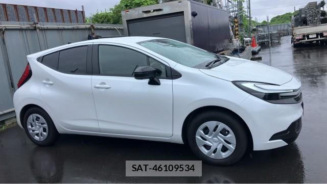Toyota AQUA 2026-04 8281507-3