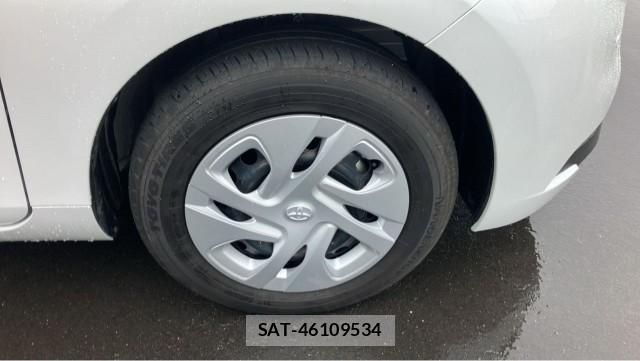 Toyota AQUA 2026-04 8281507-8