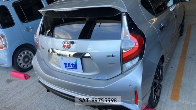 Toyota AQUA 2018-10 8281532-1