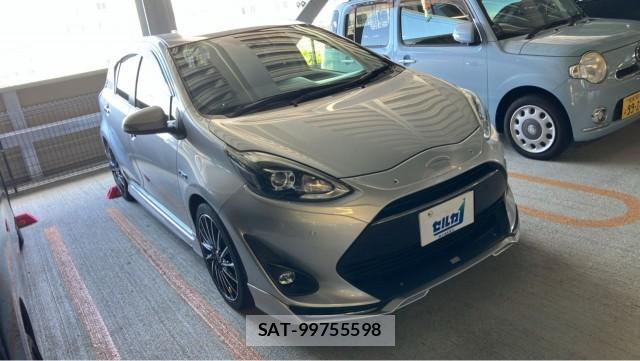 Toyota AQUA 2018-10 8281532-11