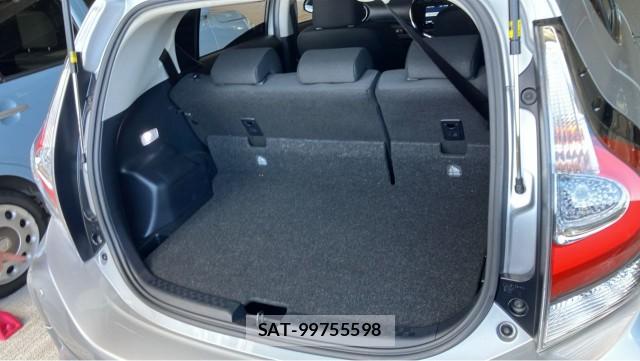 Toyota AQUA 2018-10 8281532-17