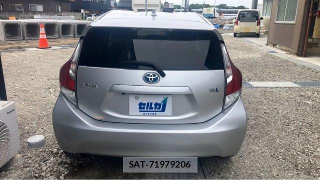 Toyota AQUA 2015-10 8281572-1