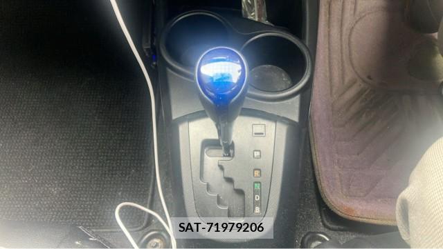 Toyota AQUA 2015-10 8281572-14