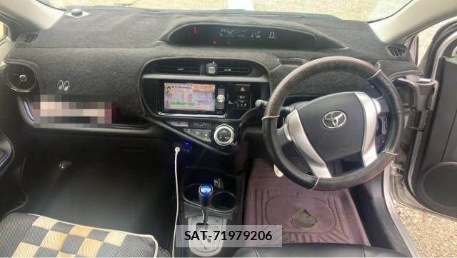 Toyota AQUA 2015-10 8281572-2