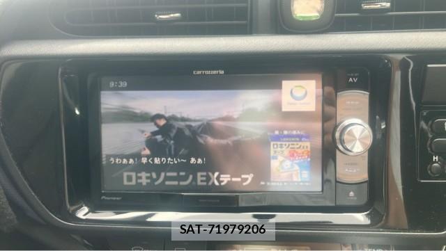 Toyota AQUA 2015-10 8281572-4