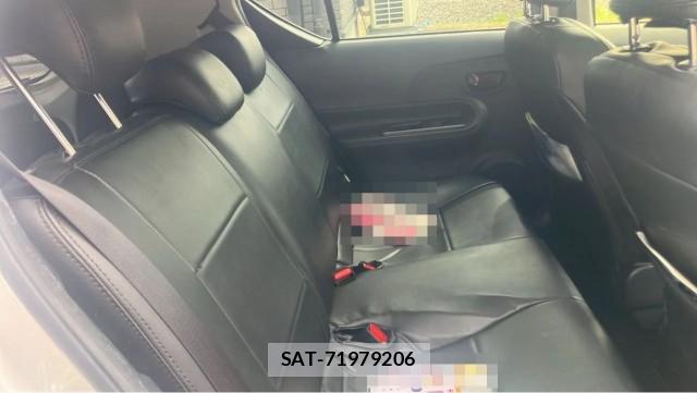 Toyota AQUA 2015-10 8281572-6