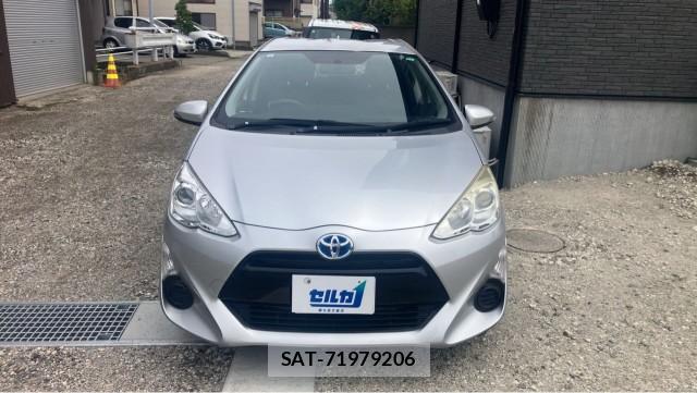 Toyota AQUA 2015-10 8281572-9