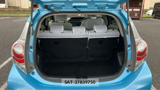 Toyota AQUA 2013-08 8281655-17