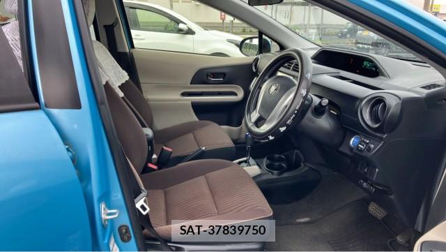 Toyota AQUA 2013-08 8281655-5