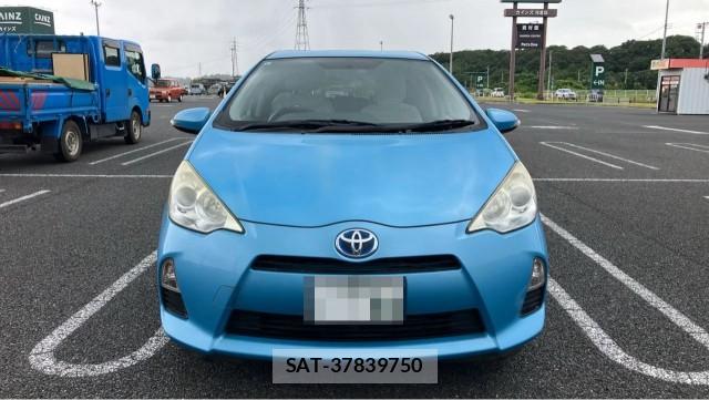 Toyota AQUA 2013-08 8281655-9