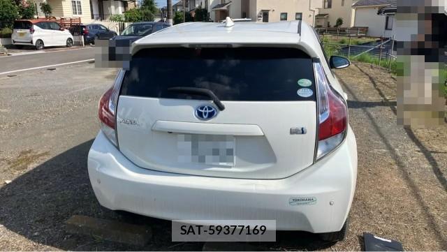 Toyota AQUA 2016-07 8281677-1