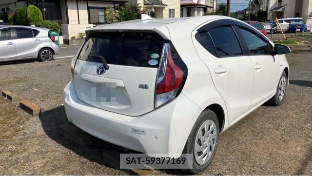 Toyota AQUA 2016-07 8281677-12